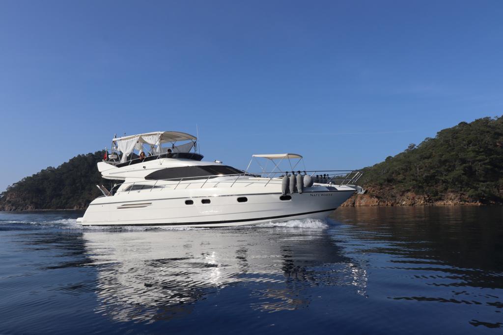 yacht